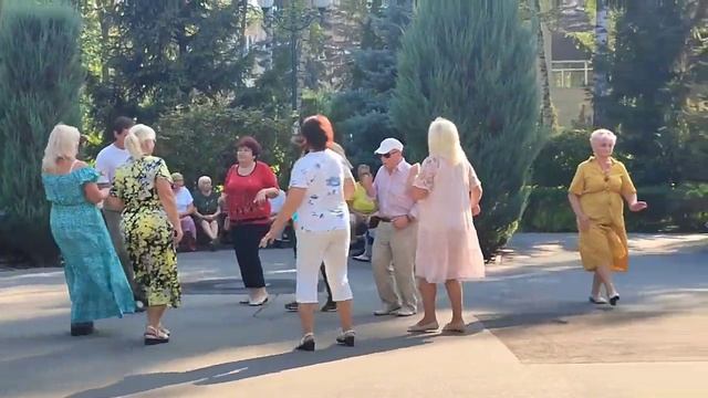 ДЕВОЧКА В ПЛАТЬЕ ИЗ СИТЦА! ТАНЦЫ ХАРЬКОВ УКРАИНА СЕНТЯБРЬ 2023 смотреть онлайн