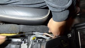 Как подтянуть ручник на Вольво XC90 (Volvo XC90). (Handbrake cable adjustment for Volvo XC90)