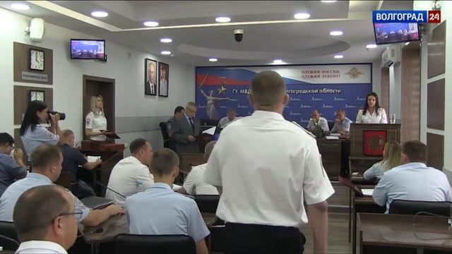 Волгоградских полицейских наградили почетными грамотами и благодарностями МЧС смотреть онлайн