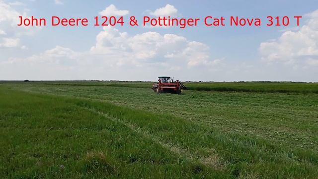John Deere 1204 & Pottinger Cat Nova 310 T