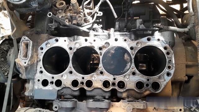Nissan QD32 Engine rebuild - piston extraction смотреть онлайн