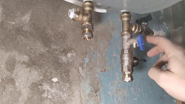 Монтаж системы слива воды для бойлера смотреть онлайн