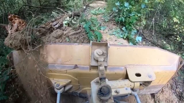Clearing Old Logging Roads with Caterpillar D4 Bulldozer смотреть онлайн