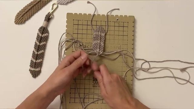 Makramowy breloczek listek/ Macrame Keychain Leaf смотреть онлайн