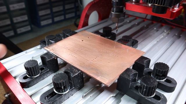 DIY PCB: Acabado profesional con CNC + Láser смотреть онлайн