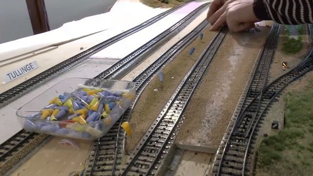 Ballasting of track with integrated roadbed - Detailed guide DIY смотреть онлайн