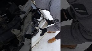 снимаем фару на toyota corolla ae100