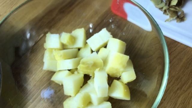 Теплый салат из осьминога и картофеля. Этот салат удивит ваших гостей смотреть онлайн