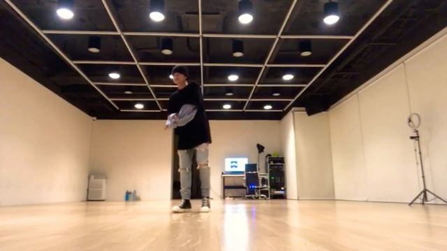 ATEEZ Wooyoung Dance To BLACKPINK Pretty Savage
