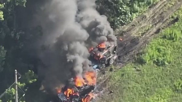 ⚔?⚡Красиво горит. На Запорожском направлении уничтожены два бронеавтомобиля MaxPro ВСУ⚡