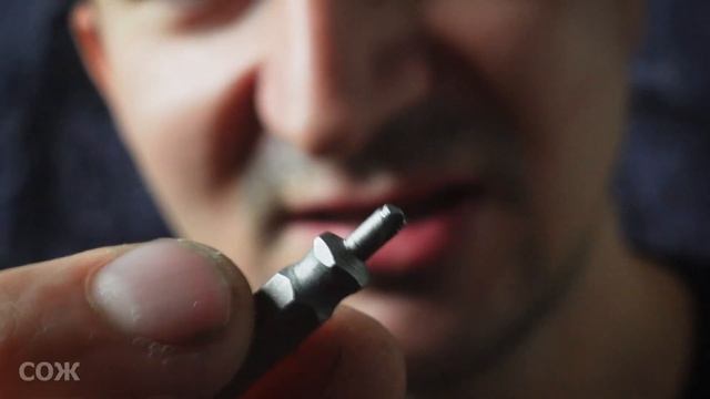 Экстрактор. Как выкрутить винт со слизанным шлицем из оси ножа смотреть онлайн