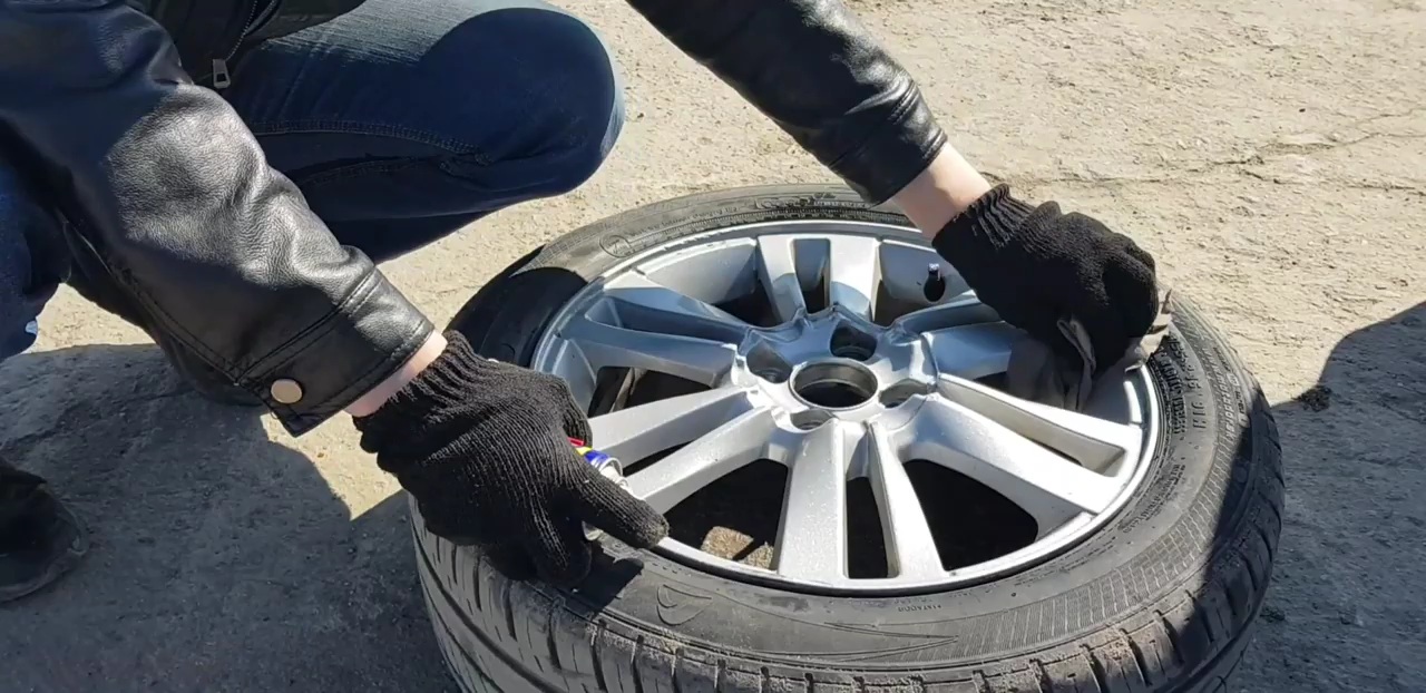 КАК ОЧИСТИТЬ КОЛЁСНЫЕ ДИСКИ ОТ ГРЯЗИ ? смотреть онлайн