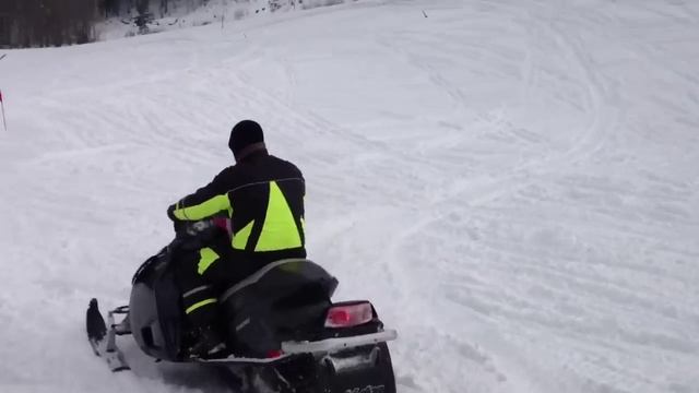 Skidoo-Fahren in Vorderthiersee смотреть онлайн
