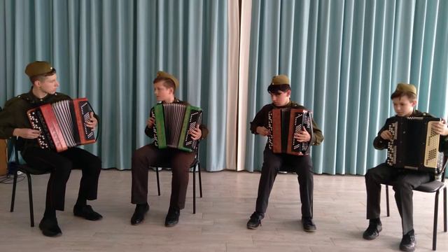 Ансамбль баянистов "Гармония", А Новиков "Смуглянка" смотреть онлайн