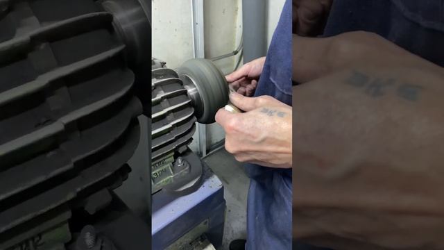 ‼️Работаем, а как думаете что лучше для литья в ноже? Латунь или мельхиор?? #shorts #knife #link смотреть онлайн