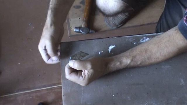 Крепим москитную сетку.We fasten a mosquito net. смотреть онлайн