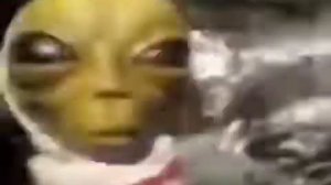 Инопланетянин танцует под арабскую музыку / tik tok мем