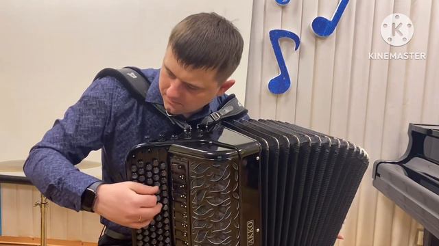 «Платье» (А.Морозов, Н.Зиновьев) Исполняет Иван Адыбаев для Александры Гордейчик 🎶 смотреть онлайн