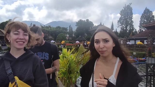 Выходные на Бали. Храм на озере Бератан в горах, водопад Banyumala и клубничная пицца. #влог #Бали смотреть онлайн