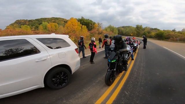 Saving Kittens and Going Fast | S1000RR смотреть онлайн