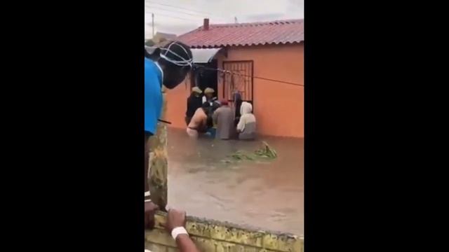 Наводнение в Африке в Восточно капской провинуии смотреть онлайн