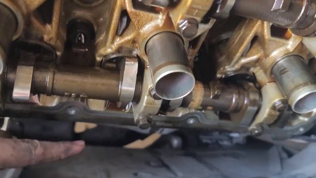 Removing INFINITI M45 Valve Covers смотреть онлайн