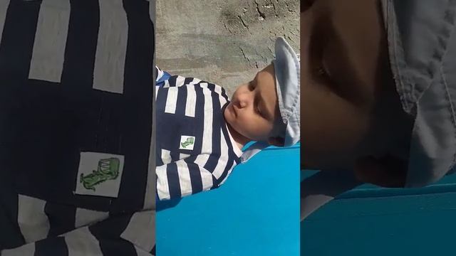 Ярких красок в серые будни. Процесс росписи двери смотреть онлайн