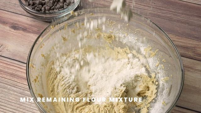 Soft & Chewy Chocolate Chip Cookies смотреть онлайн