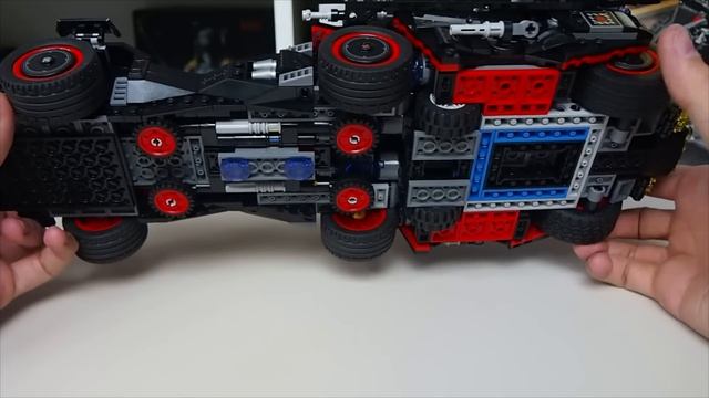 ОГРОМНЫЙ БЭТМОБИЛЬ! Обзор LEGO Batman: Ultimate Batmobile 70917 смотреть онлайн