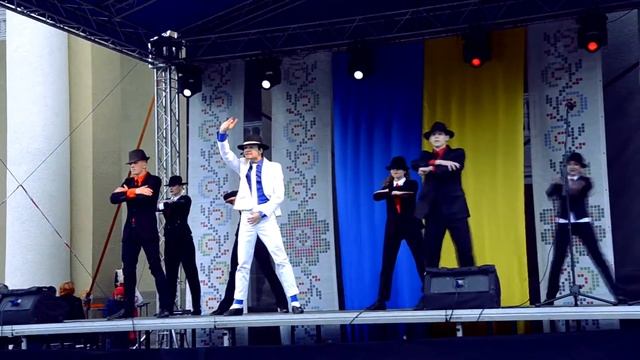 Танец Майкла Джексона - Smooth Criminal_This Place Hotel (2015 г.) смотреть онлайн