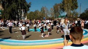 Танец на 1 сентября от первоклашек