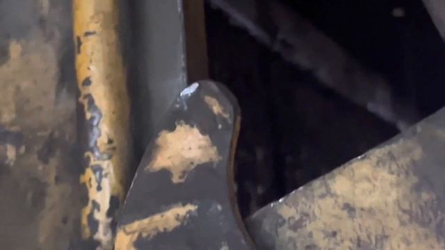 Ремонт кировца! Течёт бешено масло из радиатора! Треснула корзина на хтз погрузчике! Воскрешаем дт7 смотреть онлайн