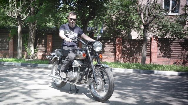 Kawasaki W650 – нестареющая классика в современном исполнении. Большой обзор. Дрэг с CB400SS. смотреть онлайн