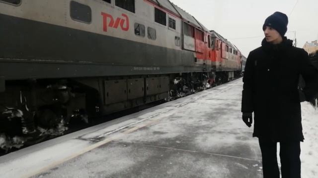 ТЭП70 0240 Выезжает из Витебского Вокзала смотреть онлайн