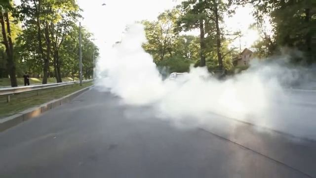 Старый, но бодрый W126. Mercedes на что он способен!