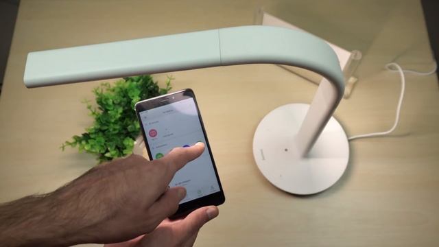 Обзор лампы Xiaomi Philips Eyecare Smart Lamp 2 смотреть онлайн