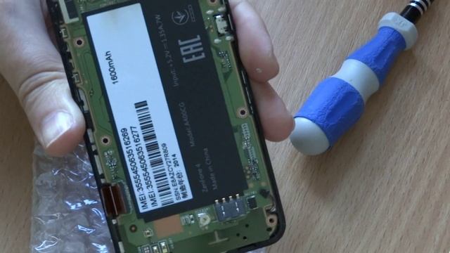 # Замена дисплея ASUS ZENFONE 4 (A400CG)Replacement of the display on the ASUS ZENFONE 4 смотреть онлайн