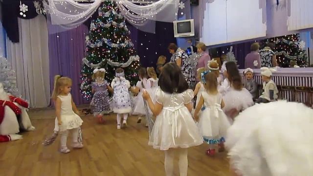 Танец Снежинок, утренник, Маше 3 года смотреть онлайн