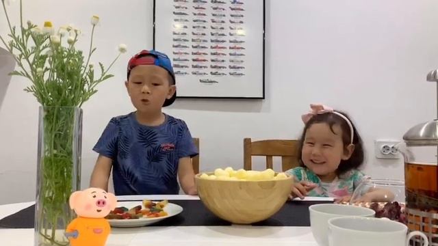 Адам и Николь 🍭Челлендж для сладкоежек🍬🍭🍿🧁🍮🍰 смотреть онлайн