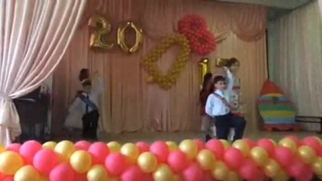 Мой выпускной танцую вальс я в белом платье? смотреть онлайн