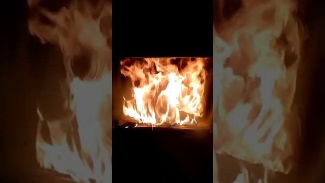 Тихий уютный вечер, камин, огонь. Релакс, расслабляющее виде. Relax смотреть онлайн