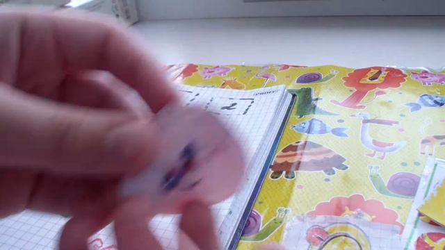 БУМАМЖНЫЕ СЮРПРИЗЫ АМ НЯМ, ФИН И ДЖЕЙК, ЛЕГО ,СМАЙЛИКИ ,СОКИ И НАПИТКИ И СКРЕПЫШИ!!! смотреть онлайн