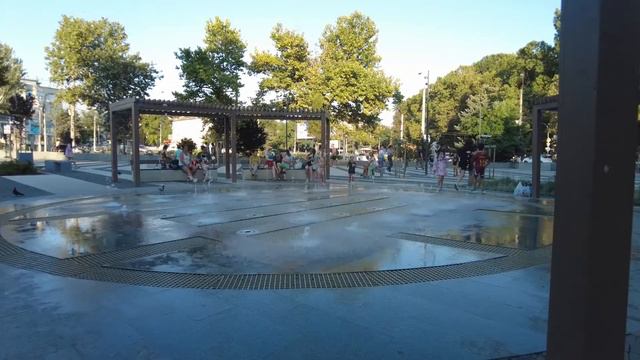 Дети и фонтан смотреть онлайн