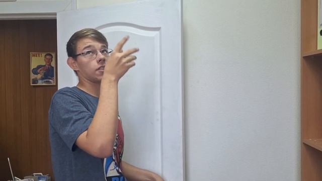 В приёмной независимого депутата обнаружили скрытую камеру и прослушку. Но ночью она исчезла... смотреть онлайн