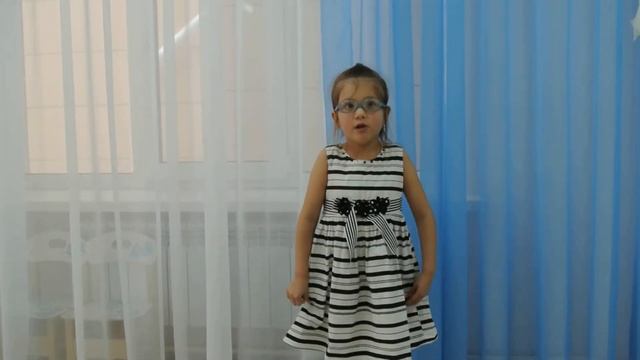 Ксения Валиева - 5 лет (Ф. Тютчев "Чародейкою зимою") смотреть онлайн