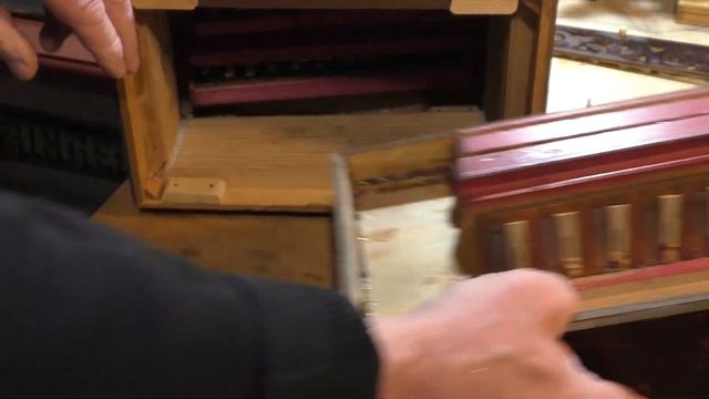 Необычно интересная, кирилловская гармонь с заёмной механикой. смотреть онлайн