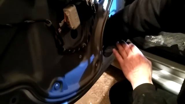 Ремонт дверей: снятие обшивки и замена ручек