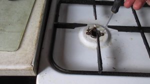 Не горит конфорка газовой плиты, разборка и чистка.