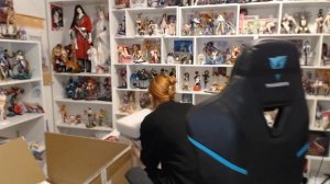 Стрим-распаковка аниме фигурок из Японии!