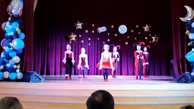 Танец кукол, Восходящая звезда. смотреть онлайн